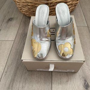 Stylish Urban Outfitters slide/mule